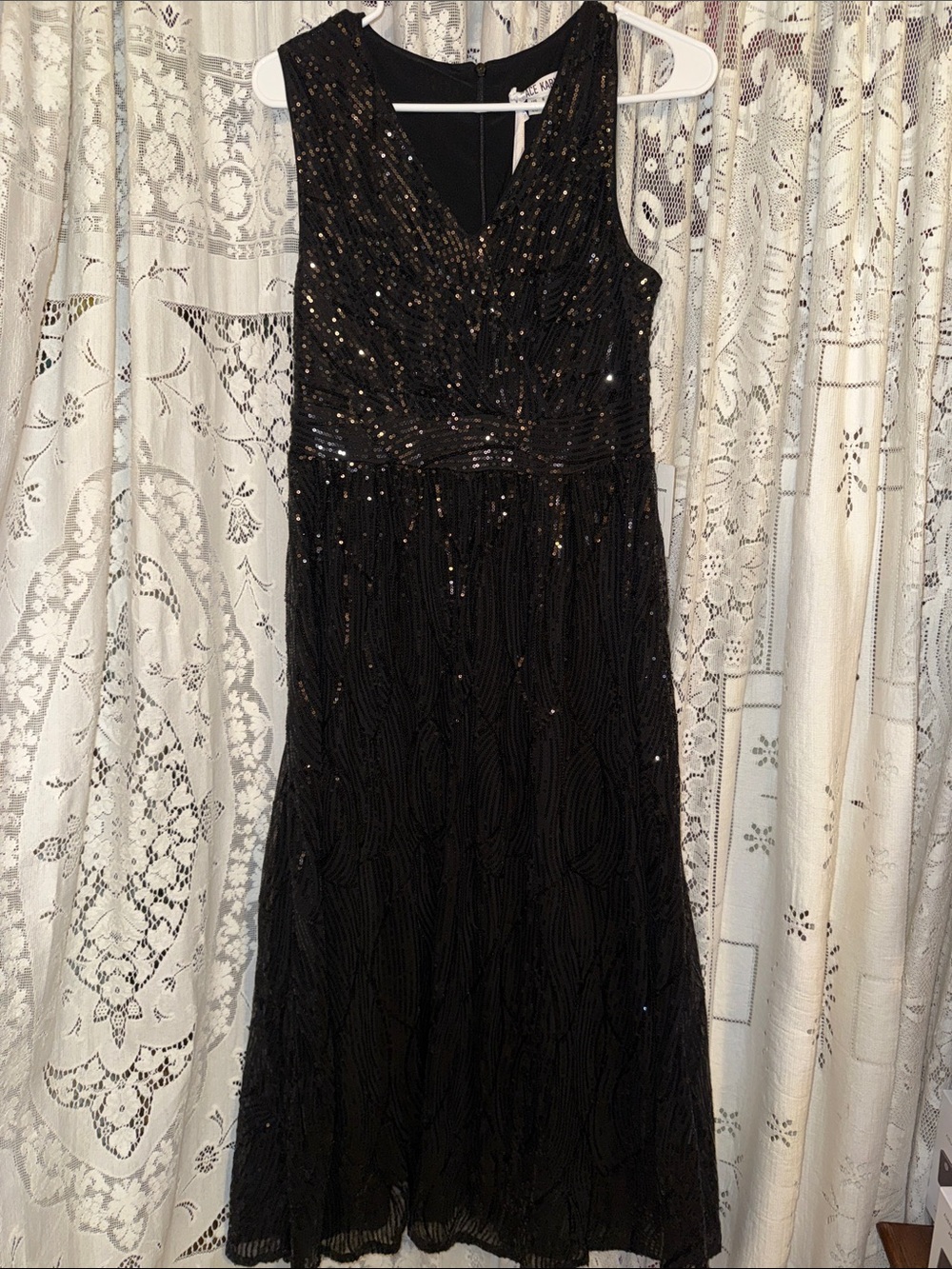Elegant Black Sequin V-Neck Evening Dress